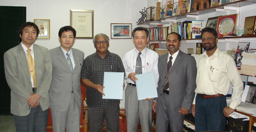 "From left to right Dr. C. Nishimura (Managing Director, Fuel Cell Materials Center) Dr. E. Akiyama (Senior Researcher, International Affairs Office / Structural Materials Center) Prof. C.N.R. Rao (Honorary President, JNCASR) Dr. M. Kitagawa (Vice-President, NIMS) Dr. A. Vinu (Senior Researcher, Fuel Cell Materials Center)A.N. Jayachandra (Administrative Officer, JNCASR)" Image