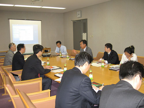 "From left: Professor Guiwen QIAO, Professor Jibi HONG, Professor. Xiao LIU, Mr.TAKEMURA, Mr.Xue ZUHUA, Dr.KITAGAWA, Mr.Lifu HUANG,Ms.Haiyan ZHOU, Mr.Jianguo TONG" Image