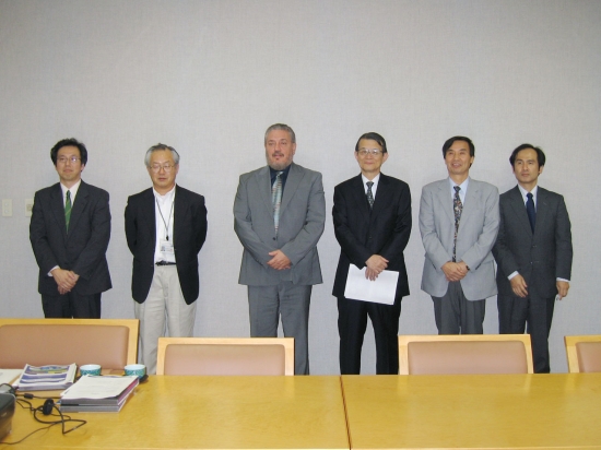 "From left: Mr. Masahiro Takemura(Director of International Affairs Office), Tetsushi Uehara(Vice President of NIMS), Prof. Dr. Fidel CASTRO Diaz-Balart(Scientific Advisor of the President, Republic of Cuba), Prof. Teruo Kishi(President of NIMS), Dr. Yoshio Bando(Fellow of NIMS), Mr. Mitsuhiro Nemoto, (Director of General Affairs Division)" Image