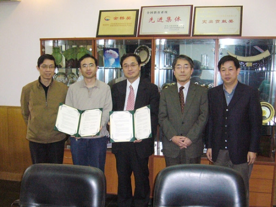 "From left: Prof. Xiao-Zhang Zhang, Director of Institute of Technical Physics, Prof. Jun-Li Li, Deputy Director of Department of Engineering Physics, Dr. Yoshio Sakka, Managing Director of NCC & Deputy Director-General of MANA, Dr. Takamasa Ishigaki, Group Leader of NCC, Prof. He-Ping Li" Image