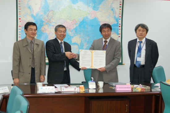 "From left: Prof. Yung-Fu HSU(NTUT, Group Leader), Prof. Sea-Fue WANG(NTUT, Managing Director), Dr. Chikashi NISHIMURA (NIMS, Managing Director) and Dr. Toshiyuki MORI (NIMS, Deputy Managing Director) at the signing ceremony" Image