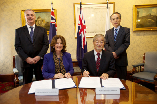 "*(L-R): Professor Mark Hoffman, Pro Vice-Chancellor Research, University of New South Wales; The Hon. Catherine Cusack MLC, Parliamentary Secretary for Tertiary Education & Skills; Professor Sukekatsu Ushioda, President of NIMS; Mr. Masato Takaoka, Consul-General of Japan." Image