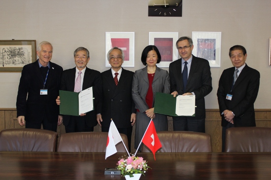 "Signing Ceremony in the President's office, National Institute for Materials Science (NIMS) left : Prof. Louis Schlapbach (Deputy Director of Global Research Center for Environment and Energy based on Nanomaterials Science, NIMS), Prof. Sukekatsu Ushioda (President, NIMS), Prof. Toyonobu Yoshida (Fellow, NIMS), Mikiko Tanifuji (General Manager of Scientific Information Office, NIMS), Prof. Dr. Gian Luca Bona (Director, Empa), Dr. Yoshio Aoki (Division Director of External Collaboration Division, NIMS) copyright /NIMS" Image