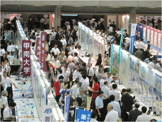 「写真: 会場の様子」の画像