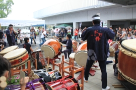 「太鼓によるオープニングイベントもありました」の画像