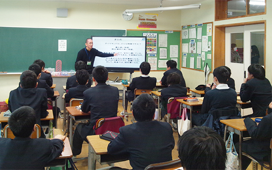 「講座「ダイヤモンドの科学」の様子」の画像