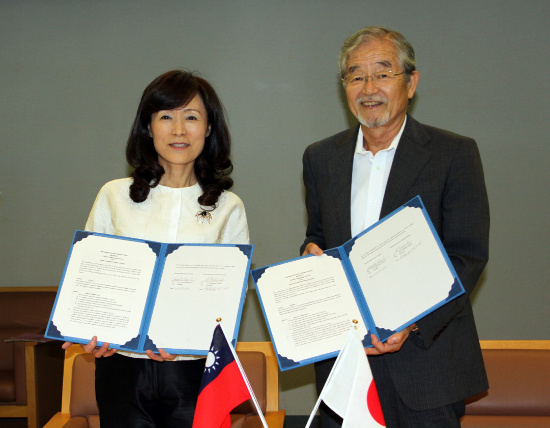 「成功大学 蘇学長(左)とNIMS潮田理事長(右)」の画像